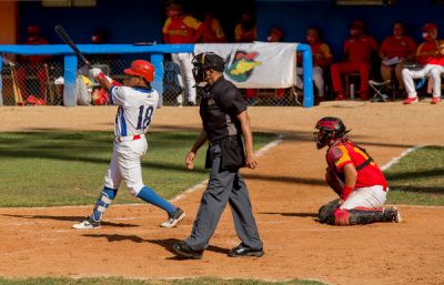 Granma arrincona a Matanzas en final de bisbol en Cuba.