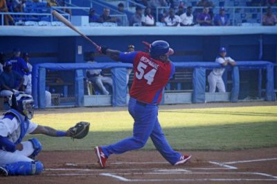 Granma por segunda noche consecutiva, derrota a Industriales.