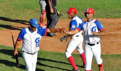 Granma sigue imbatible en la pelota cubana