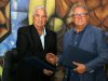 Higinio y Fraccari firman acuerdo beisbolero en La Habana.