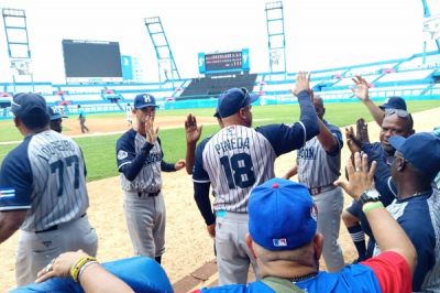Holguín completa el desquite ante Industriales y Matanzas aviva la lucha por los playoffs en la Liga Élite del Béisbol Cubano.