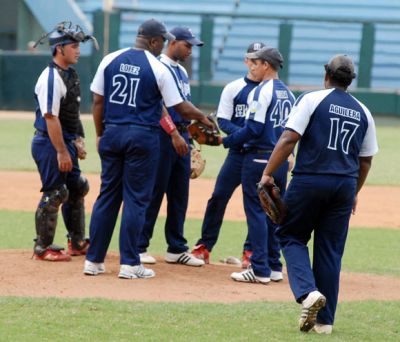 Holgun obligado a barrer a Villa Clara si quiere acceder a la semifinal de la pelota cubana