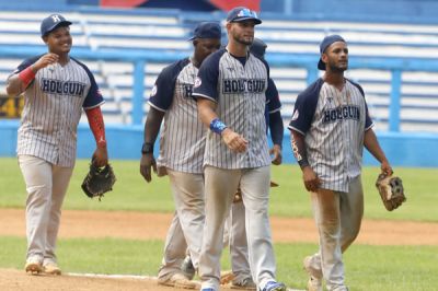 Holguín y Las Tunas aseguran su boleto a la postemporada de la Liga Élite del Béisbol Cubano.