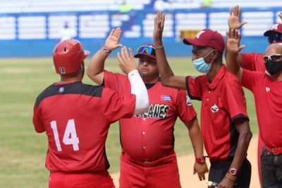 Huracanes de Mayabeque debutan con victoria en play off de la 61 SNB.