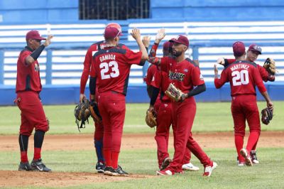 Huracanes de Mayabeque frenan racha ganadora de Holgun en la 64 Serie Nacional de Bisbol.