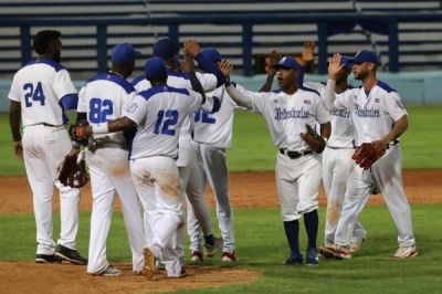 Industriales se afianza en segundo lugar tras vencer a Las Tunas en el Latinoamericano.