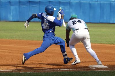 Industriales y Artemisa alcanzan 40 victorias y aprietan la lucha por la postemporada.