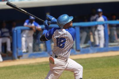 Industriales barre a Matanzas y se afianza en la cima de la Liga Élite del Béisbol Cubano.