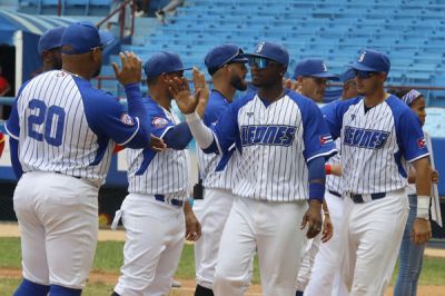 Industriales clasifica a la postemporada de la IV Liga �lite, pese a caer ante Holgu�n.