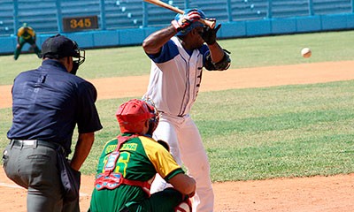 Industriales cuesta abajo en bisbol cubano