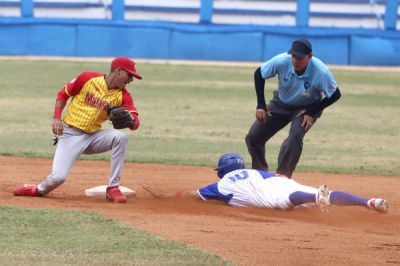 Industriales defiende la cima en el arranque de la segunda vuelta de la Liga Élite del Béisbol Cubano.