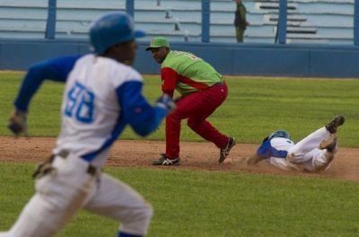 Industriales derrota a Las Tunas en choque sellado.