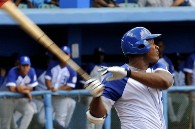 Industriales gana primer juego del clsico contra Santiago de Cuba