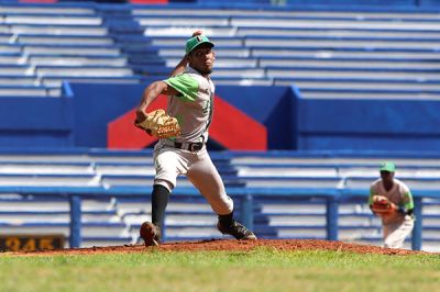 Industriales maniat a Matanzas en Liga lite del Beisbol.