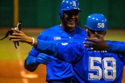 Industriales a un paso de clasificar a la final de la pelota cubana.