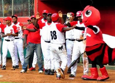 Industriales cae de los puestos de play offs