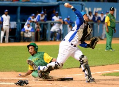 Industriales, tercer pasajero a los play off de la pelota cubana.