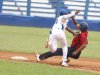 Industriales y Las Tunas se acercan a la cima de la Serie Nacional de Béisbol tras victorias.