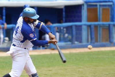 Industriales y Las Tunas aseguran sus primeras subseries en la Liga �lite del B�isbol Cubano.