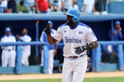 Industriales, nico invicto en Liga lite del Beisbol Cubano.