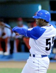 Industriales vence a los gallos