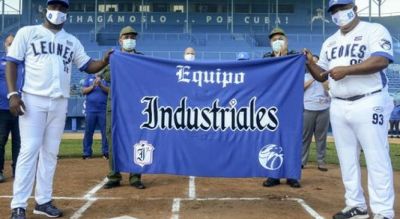 Industriales vence doble y saborea los playoffs del bisbol de Cuba.