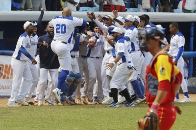 Industriales vence a Matanzas; Artemisa remonta ante Las Tunas en la 64 Serie Nacional de Beisbol.