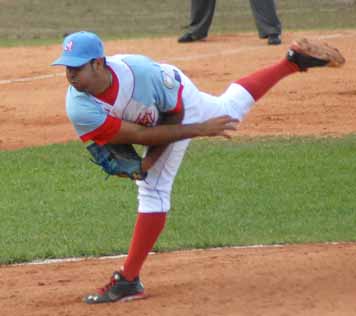 Ismel triunfa en primer partido de la final del bisbol cubano