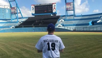 Joven pelotero estadounidense juega en Cuba y suea con Industriales.