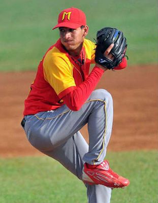 Lanzador cubano Cionel Prez firma contrato millonario con los Astros.