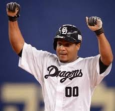 Latinos en NPB. Anderson Hernndez suma 2 remolques, Despaigne uno