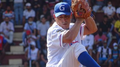 Leandro Martnez se acerca a 100 victorias en Series Nacionales.