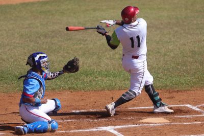 Leadores acorralan a Tigres en play off del beisbol cubano.