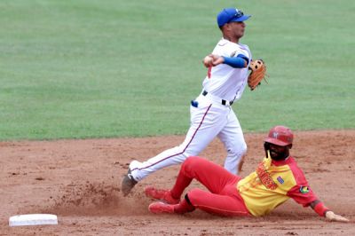Leñadores y Cocodrilos imponen su ley y se afianzan en la cima de la 64 Serie Nacional de Béisbol.