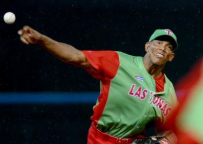 Leadores a punto del hachazo final en la pelota cubana.