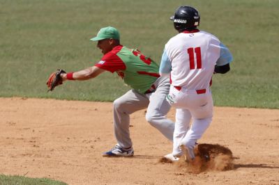 Leñadores de Las Tunas alcanzan victoria 40 tras espectacular cierre en extrainnings.