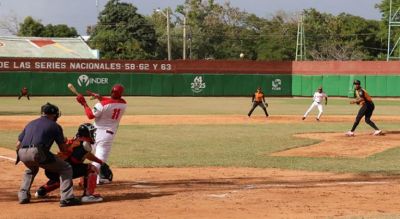Leñadores de Las Tunas sellan su pase a semifinales tras vencer 9x7 a Villa Clara.