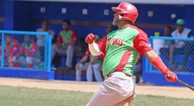 Los Leñadores de Las Tunas toman la cima de la 64 Serie Nacional de Béisbol con doble victoria.