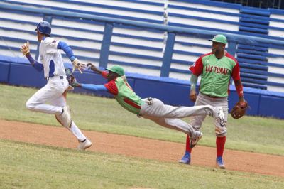 Leadores de Las Tunas vencen 9x5 a los Tigres de Ciego de vila y consolidan el liderato en la III Liga lite del Bisbol Cubano