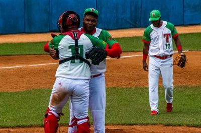 Leadores vencen por partida doble y se cuelan en zona de clasificacin.