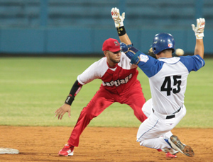 Leones dejan al campo a Avispas