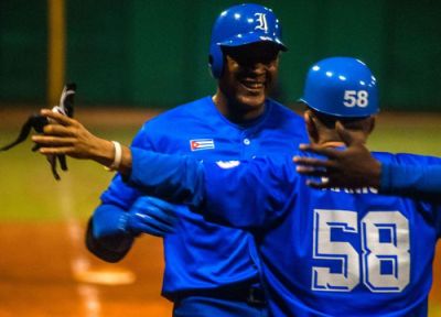 Leones de Industriales sacan la casta y nivelan serie ante Las Tunas.