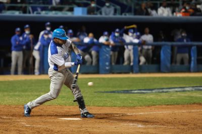 Leones remontaron a Cazadores y lideran la Liga lite del Beisbol.