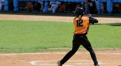 Leopardos de Villa Clara siguen con vida tras vencer a Le�adores en la 64 Serie Nacional de B�isbol.