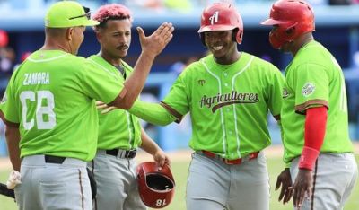 Liga lite de Bisbol: Agricultores vence 4x0 a los Cafetaleros.