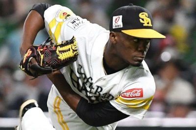 Liván Moinelo hace historia en Japón: conquista su sexto título con SoftBank.