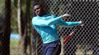 Luis Robert conecta su primer bambinazo con filial de los White Sox.