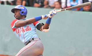 Luis Robert Moirn podra estar fuera de Cuba.