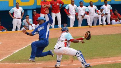 Maikel Folch y Yorlin rescatan a Tigres en bisbol de Cuba.