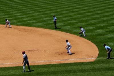 Rob Manfred gana apoyo para limitar defensivas especiales.